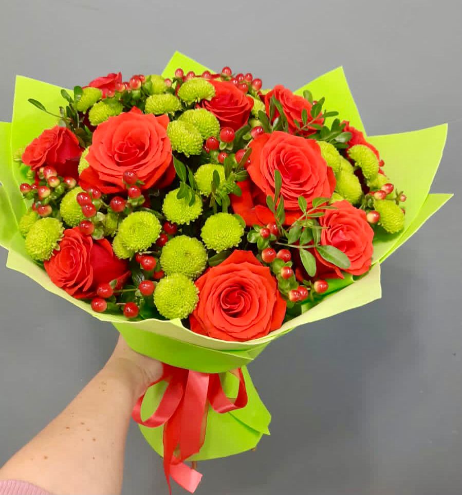 Букет цветов из: Хризантемы и Розы в Спасск-Дальнем