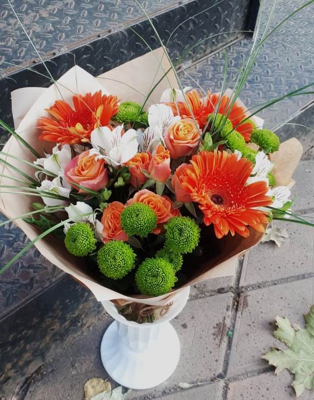 Букет цветов из: Герберы, Хризантемы, Альстромерии и Розы в Спасск-Дальнем