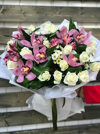 Букет цветов из: Розы и Хризантемы в Спасск-Дальнем