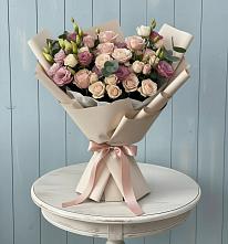 Букет цветов из:  Розы и Лизиантусы в Спасск-Дальнем