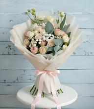 Букет цветов из:  Розы и Лизиантусы в Спасск-Дальнем