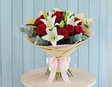Букет цветов из:  Лилии и Розы в Спасск-Дальнем