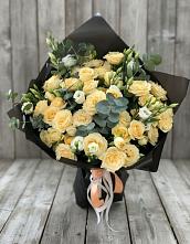 Букет цветов из:  Розы и Лизиантусы в Спасск-Дальнем