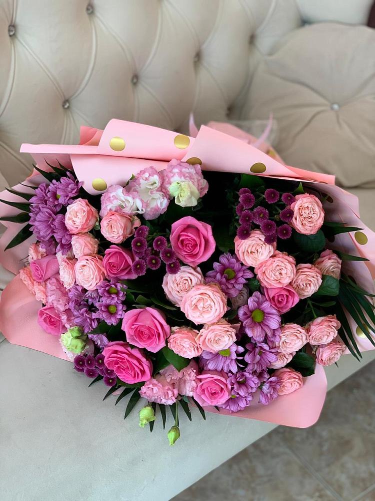 Букет цветов из: Хризантемы, Розы и Лизиантусы в Спасск-Дальнем