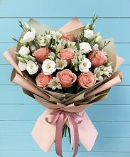 Букет цветов из:  Розы, Альстромерии и Лизиантусы в Спасск-Дальнем