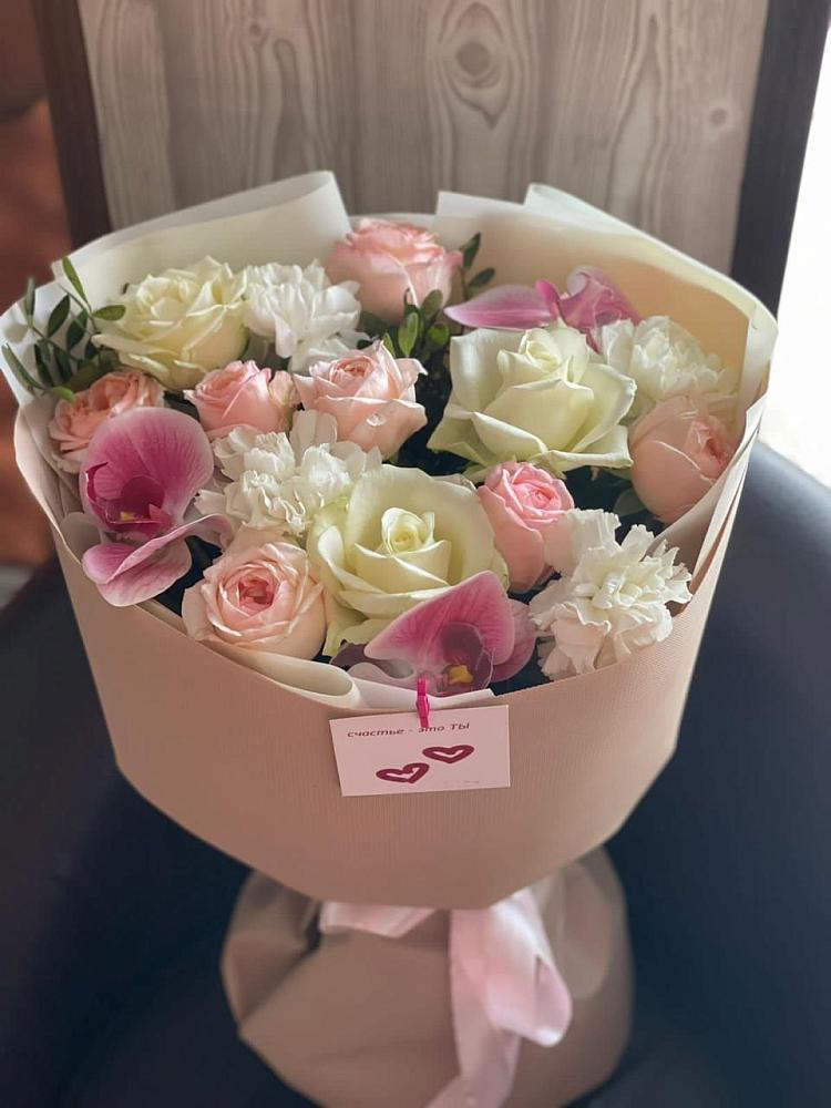 Букет цветов из: Орхидеи, Розы и Гвоздики в Спасск-Дальнем