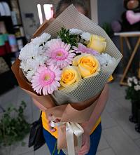 Букет цветов из:  Герберы, Розы и Хризантемы в Спасск-Дальнем