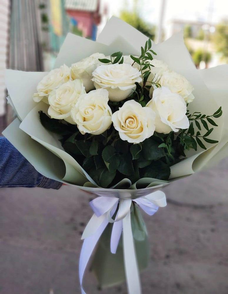 Букет Белые розы Проуд в Спасск-Дальнем