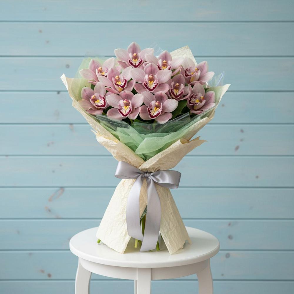 Букет цветов из: Орхидеи и Розы в Спасск-Дальнем