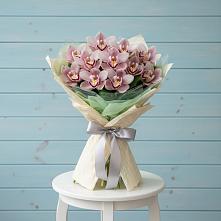 Букет цветов из:  Орхидеи и Розы в Спасск-Дальнем