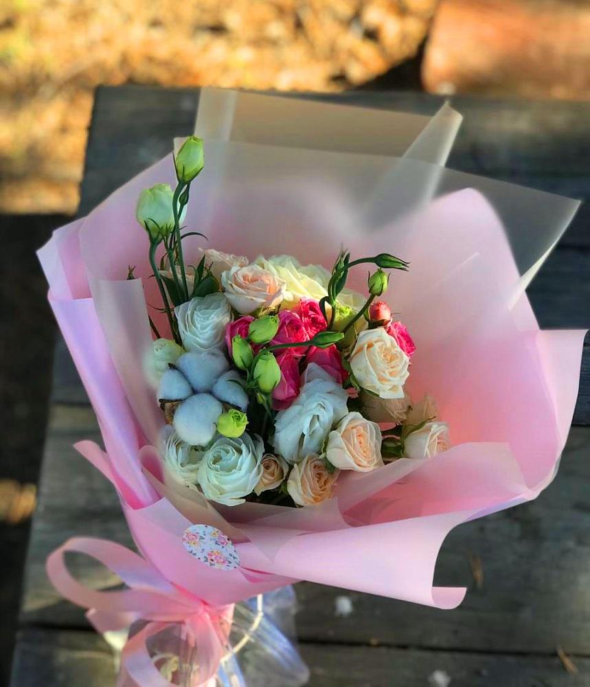 Букет цветов из: Розы и Лизиантусы в Спасск-Дальнем