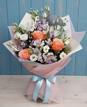 Букет цветов из:  Лизиантусы, Розы, Альстромерии и Гипсофила в Спасск-Дальнем