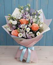 Букет цветов из:  Лизиантусы, Розы, Альстромерии и Гипсофила в Спасск-Дальнем