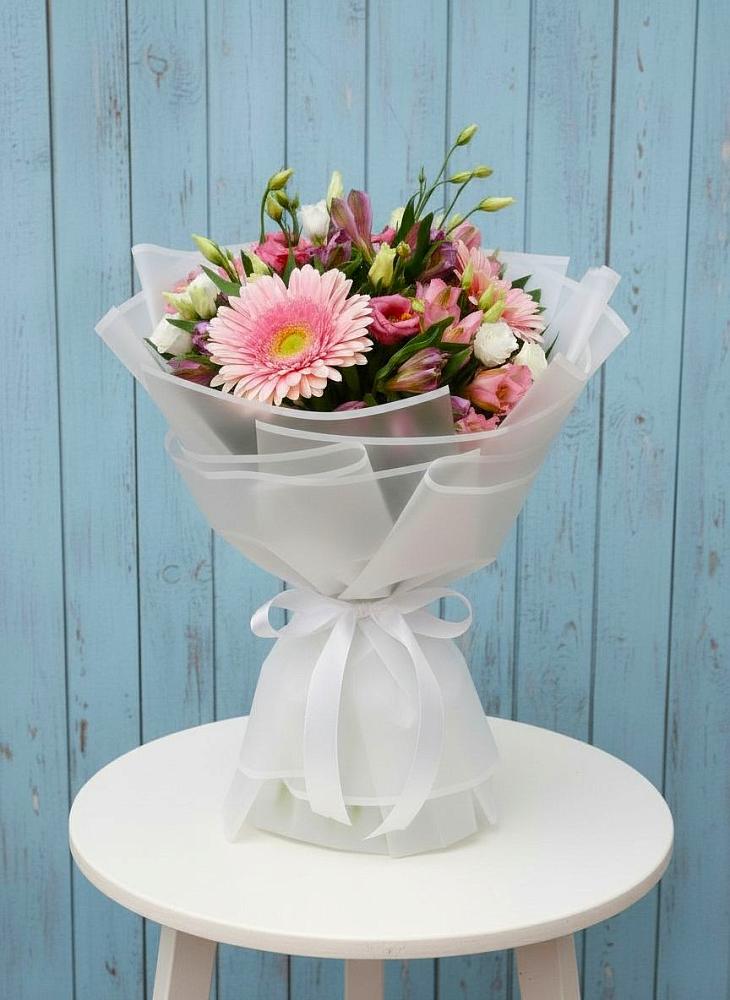 Букет цветов из: Герберы, Альстромерии и Лизиантусы в Спасск-Дальнем