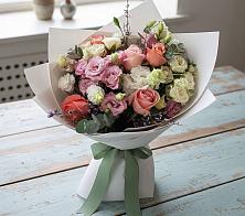 Букет цветов из:  Розы, Лизиантусы и Гвоздики в Спасск-Дальнем