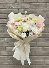Букет цветов из:  Гвоздики, Розы, Лизиантусы и Хризантемы в Спасск-Дальнем