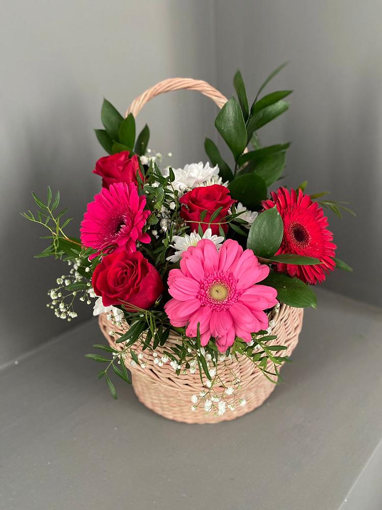 Цветочная композиция из Розы, Хризантемы и Герберы в корзине в Спасск-Дальнем