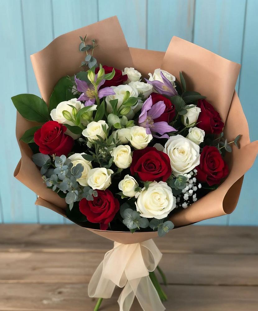 Букет цветов из: Розы и Альстромерии в Спасск-Дальнем