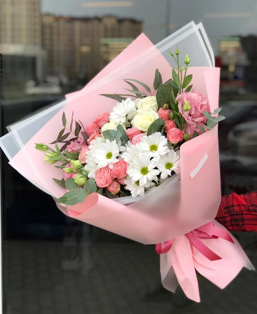 Букет нежный в Спасск-Дальнем Букет цветов из: Розы, Лизиантусы и Хризантемы в Спасск-Дальнем